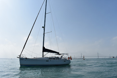 Escuela de Navegación Aperca por el Mar - Alquiler / paseos en barcos y veleros Cádiz - Opiniones y Contacto