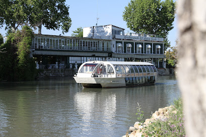 El Curiosity: Barco Turistico - Opiniones